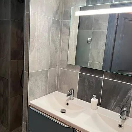 F5 Proche Centre Apartamento